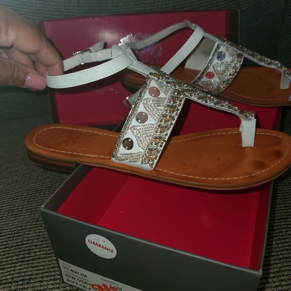 VInce Camuto Toe Sandals - Picture 2 of 4